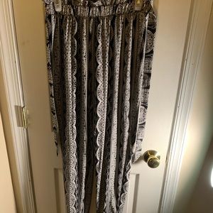 Black and white print pants